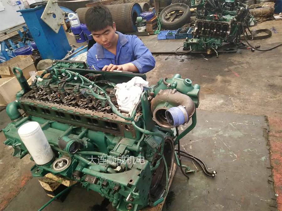 沃尔沃D6发动机维修